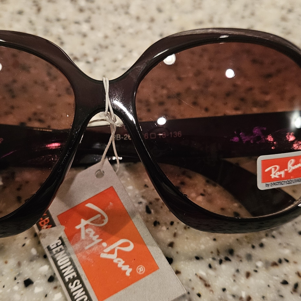 Ray-Ban Purple Sunglasses with Oversized Frame and Retro Style